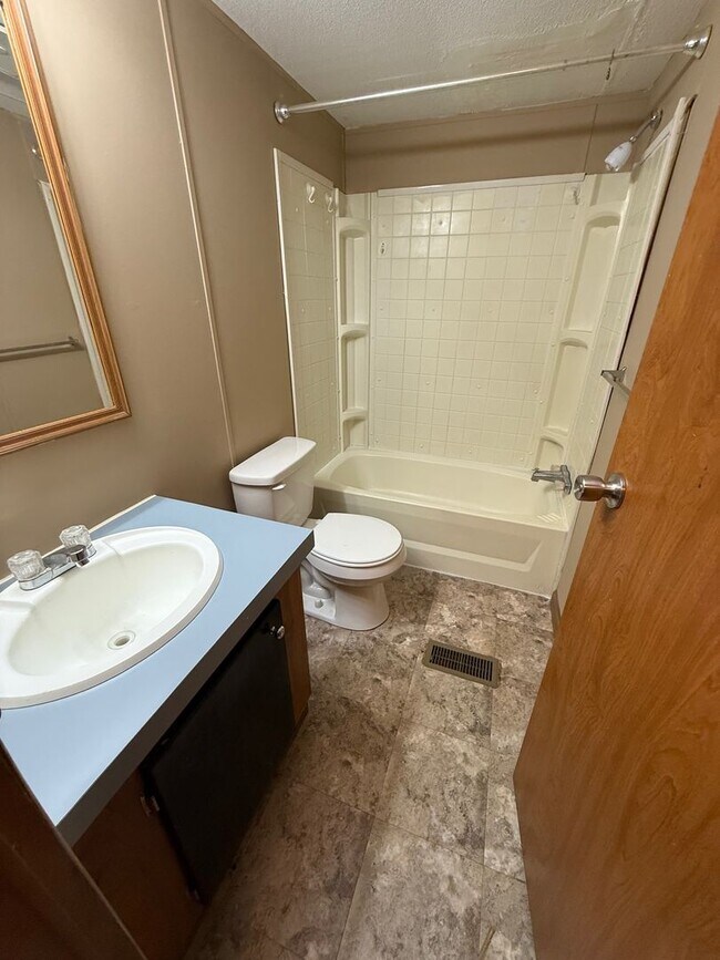 Building Photo - Mobile Home For Rent