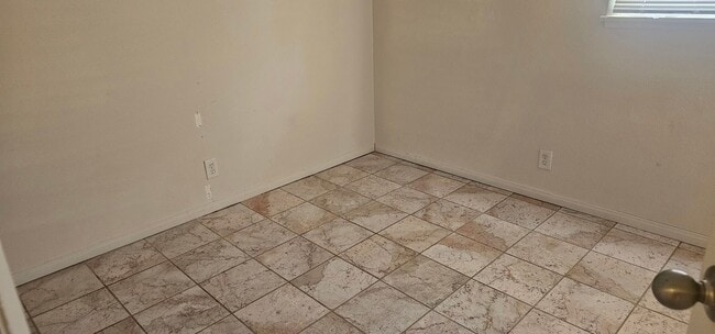 Building Photo - Quaint 2 story Townhome for rent