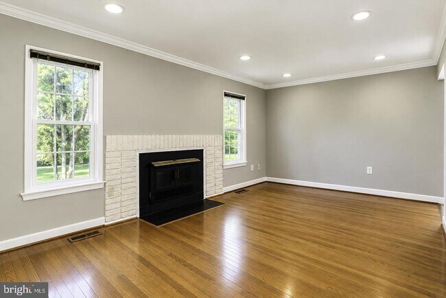 Building Photo - 15025 Timberlake Dr