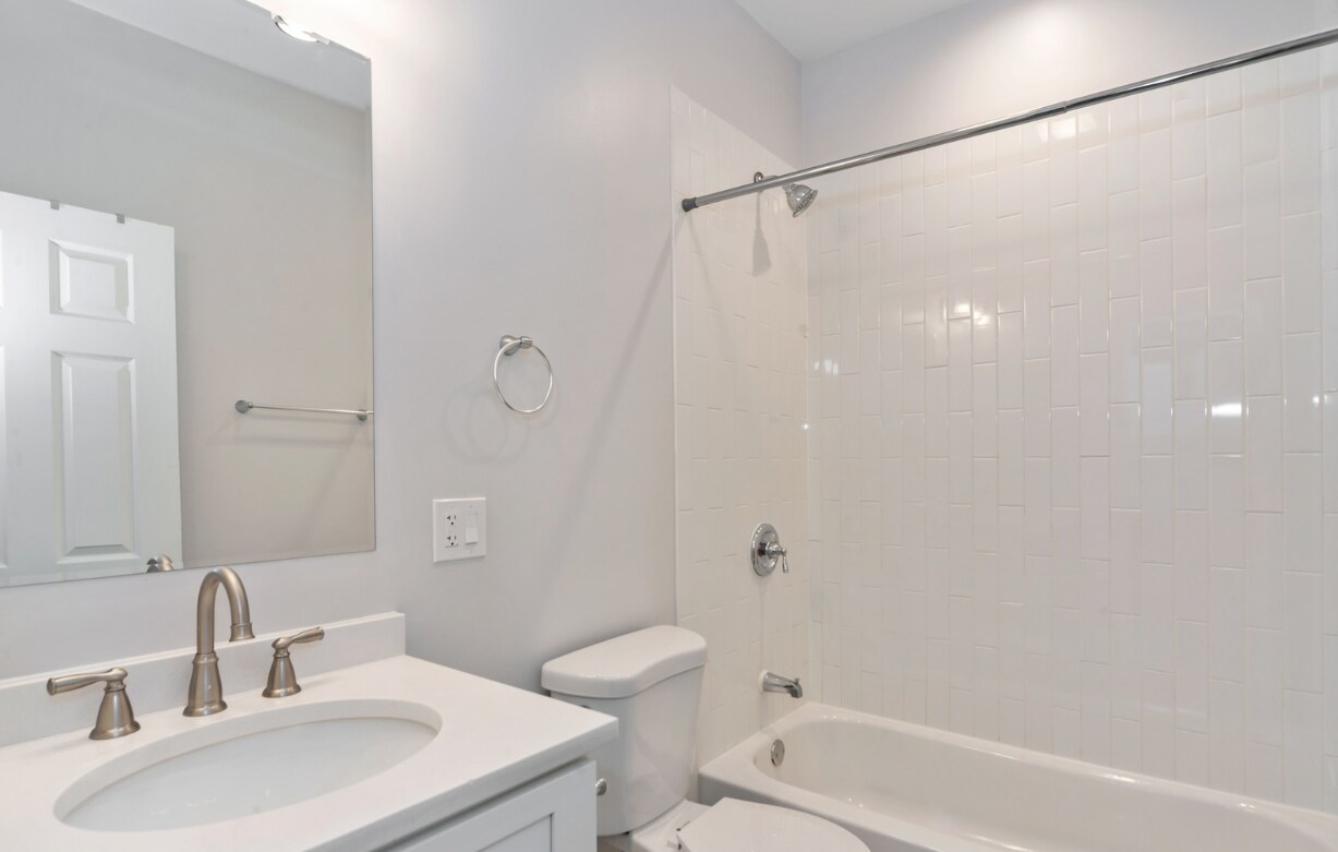 Building Photo - 2428 N Avers Ave