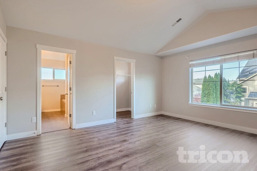 Building Photo - 7615 NE 60th Way