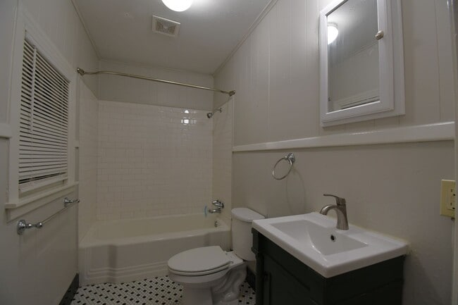 Building Photo - 1306 S Glenwood Blvd