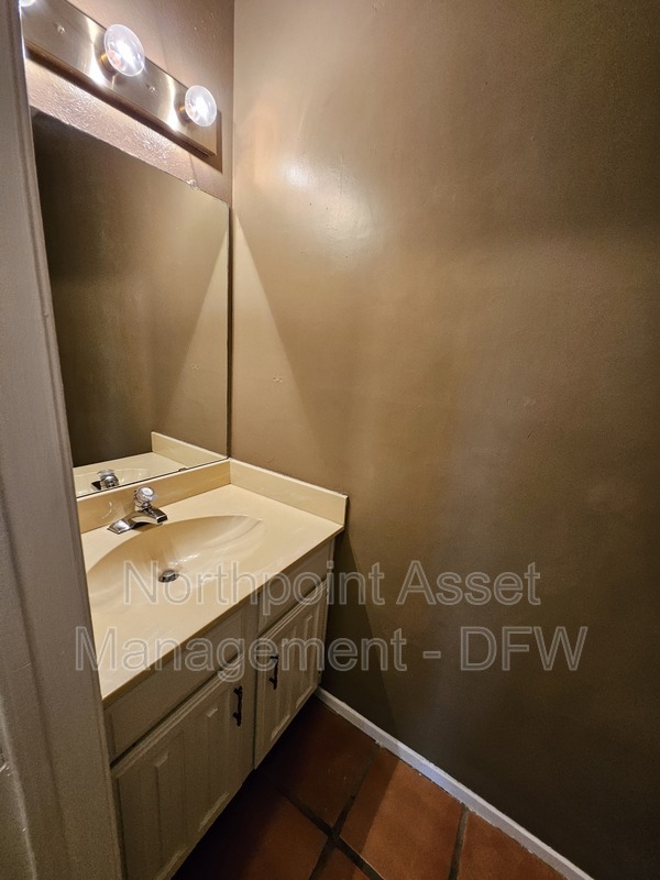 Building Photo - 1719 Westview Ter