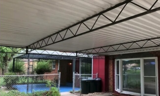 Building Photo - 3 bd/2 bth w/huge bonus room. Fenced yard