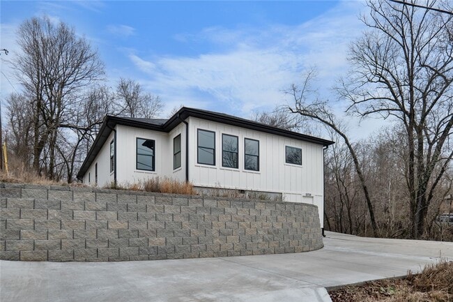 Building Photo - 13734 Canal St