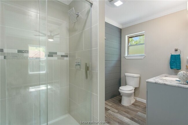 Building Photo - 904 Westview Cir