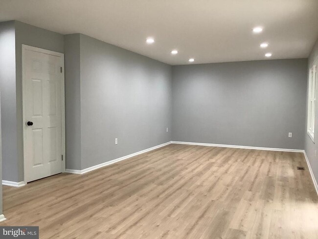 Building Photo - 15114 Laurel Oaks Ln