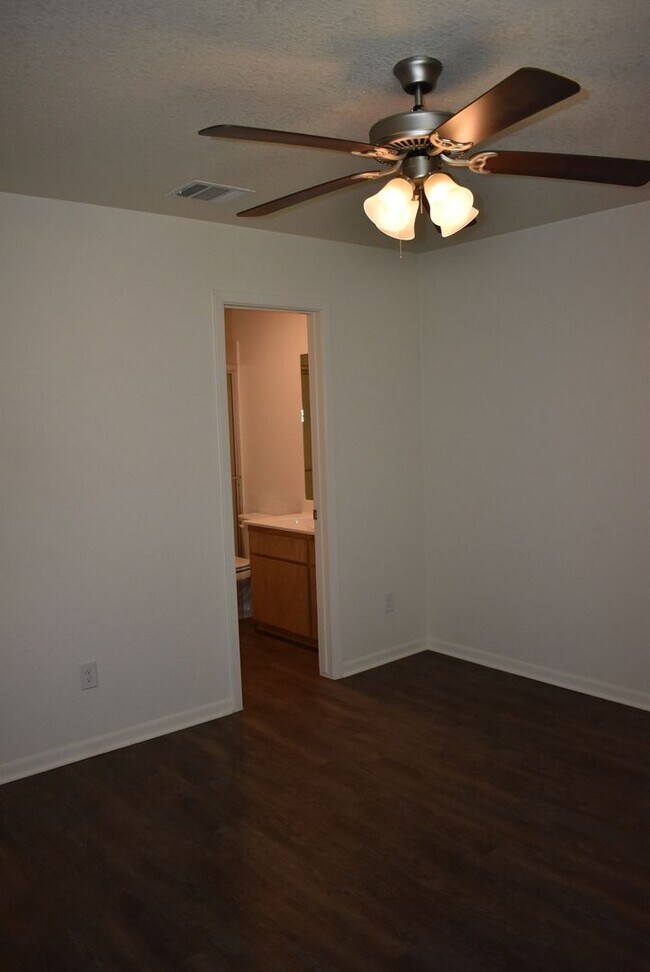 Building Photo - 201 Coby Dr