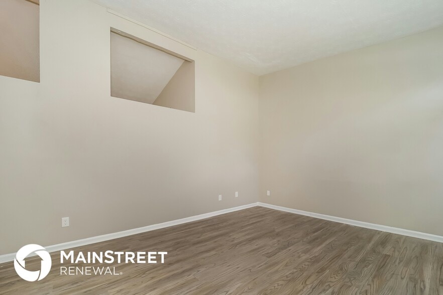 Building Photo - 6373 Valley Dale Dr