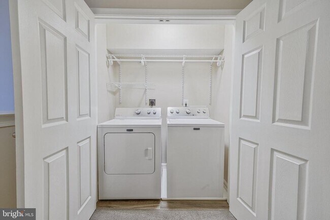 Building Photo - 1060 Gardenview Loop