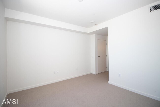 Building Photo - 2 br, 2 bath House - 52 Innes Ct #201