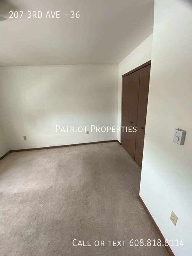 Building Photo - 2 bed/1 bath apartment in Monroe!