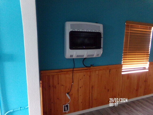 Building Photo - 4bd 1ba Home