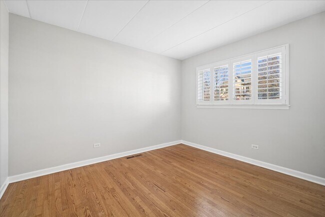 Building Photo - 319 Vine Ave