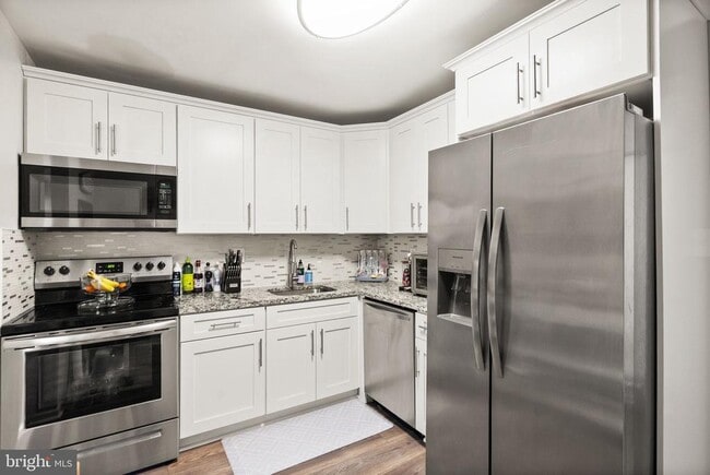 Building Photo - 9728 Kingsbridge Dr