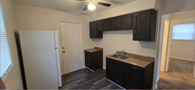 Building Photo - Cute two bedroom Warren ranch