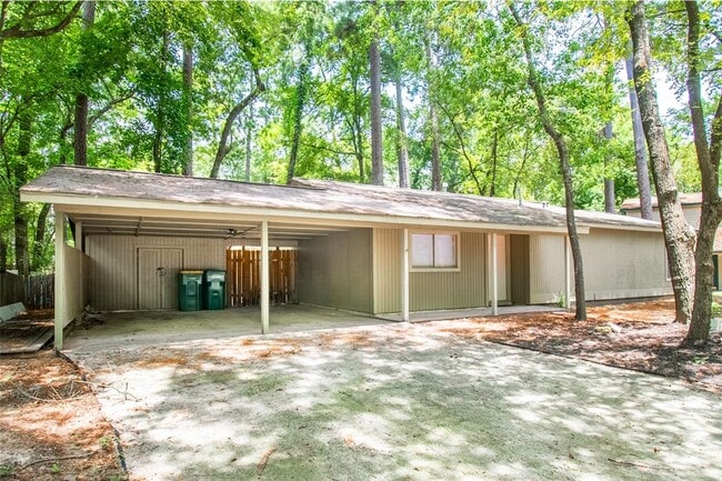 Building Photo - 2717 S Millbend Dr