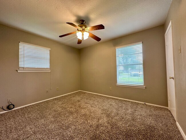 Building Photo - 148 Bowie Ln