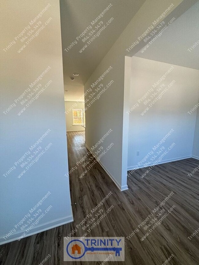 Building Photo - Gorgeous newly built townhome near downtow...