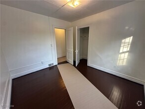 Building Photo - 740 Fern St
