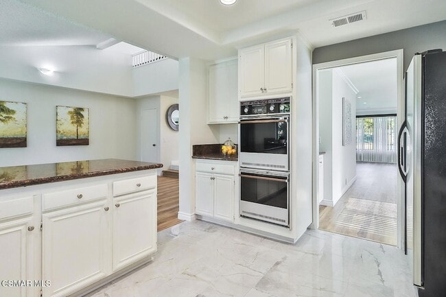 Building Photo - 4082 Avenida Verano