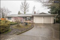 Building Photo - Charming 3-Bedroom Home with Vaulted Ceili...