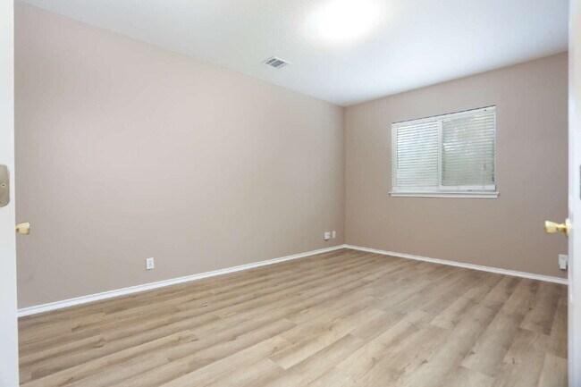 Building Photo - 14514 Redwood Valley