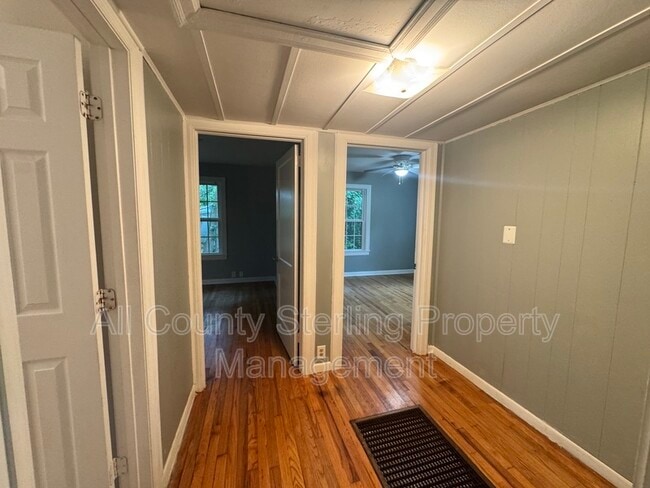Building Photo - 276 NW Burk Ave