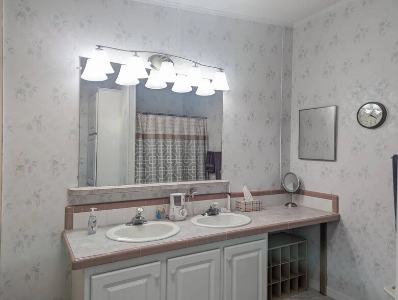 Master bath - 9852 Grackle Loop