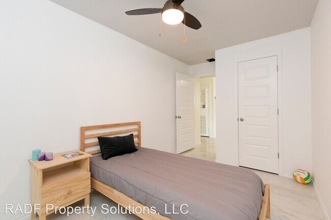 Building Photo - 3 br, 2 bath House - 1595 S. Gastel Circle