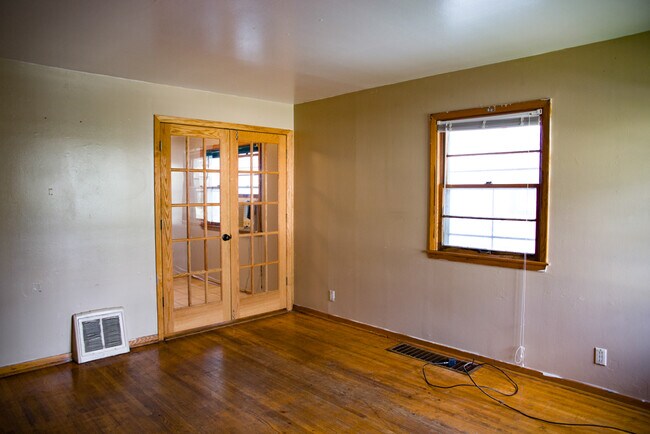 Building Photo - 1104 13th Ave SE