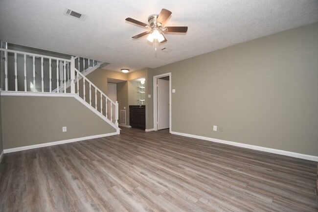Building Photo - 379 Richvale Ln