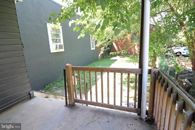 Building Photo - 17 W 4th St