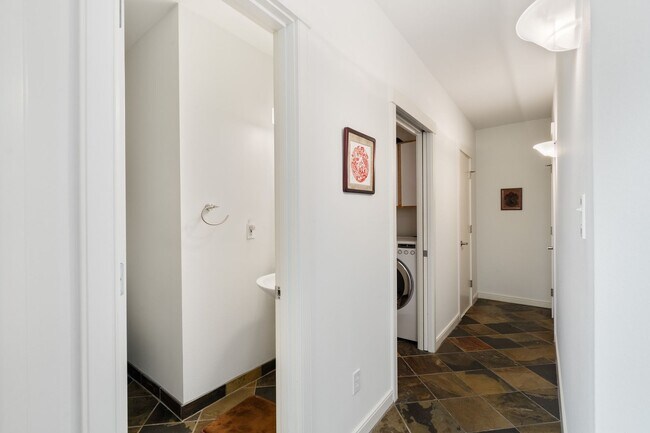 Building Photo - Sleek, spacious 3-bdrm/2.5-bath contemporary in SW Hills. Office, wine cellar, views, near Washin...