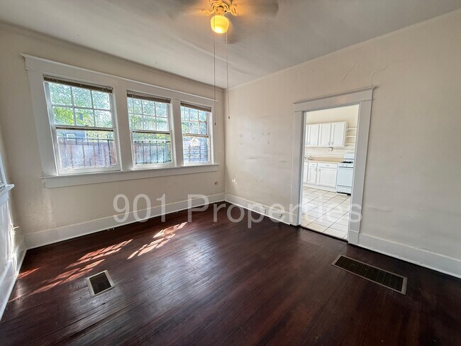 Building Photo - 212 N Willett St