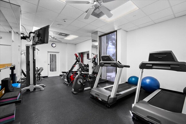 Building Photo - 5540 N Ocean Dr