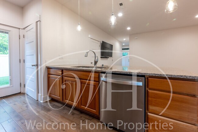 Building Photo - 22 NE Hadley Way