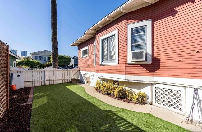 Building Photo - 515 24th St