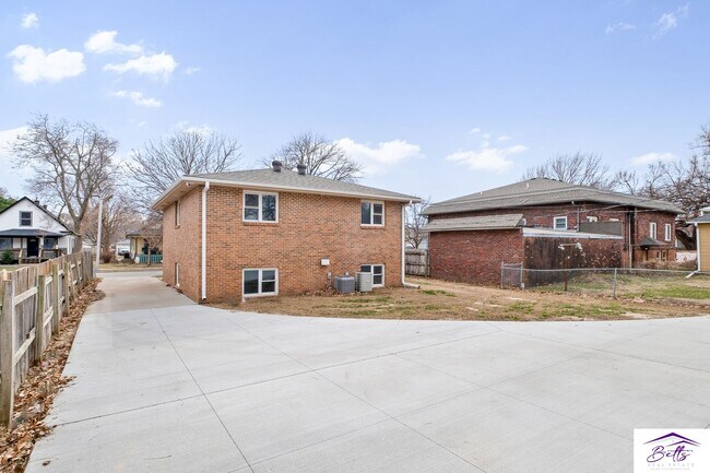 Building Photo - DUDLEY DUPLEX