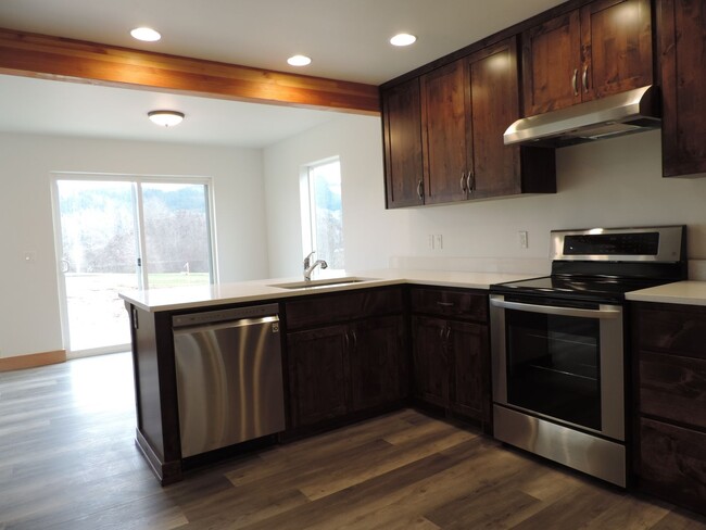 Building Photo - Application Pending - 4 Bedroom Home for R...