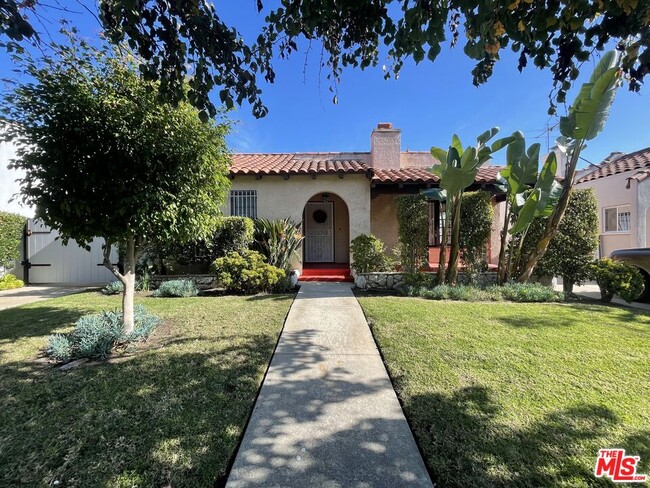 Primary Photo - 560 N Irving Blvd