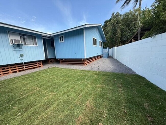 Building Photo - Unfurnished Pet Friendly 2 bed/1 bath - Wa...