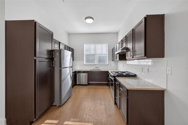Building Photo - 2400 Louis Henna Blvd
