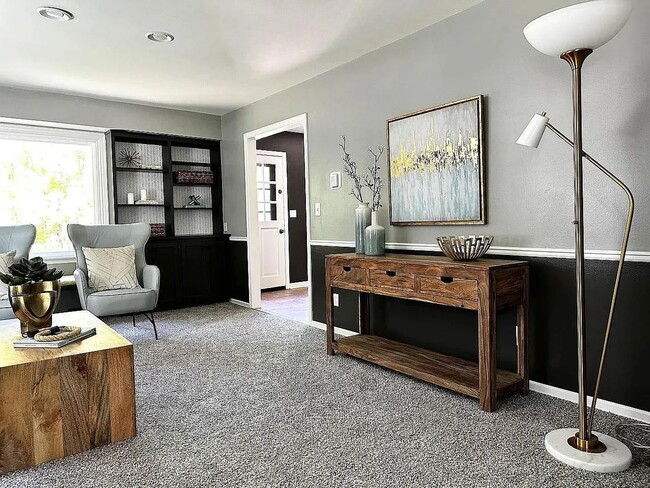 Building Photo - 340 Crescent Ln