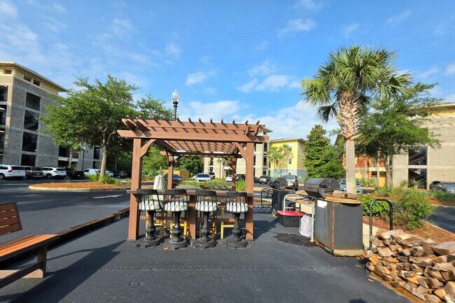 Building Photo - 1430 Regency Rd