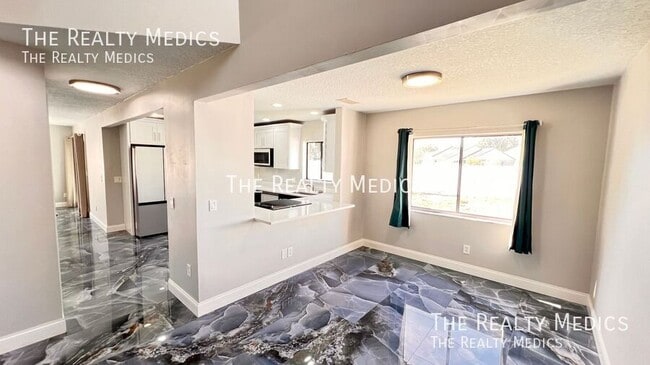 Building Photo - 430 Red Coat Ln