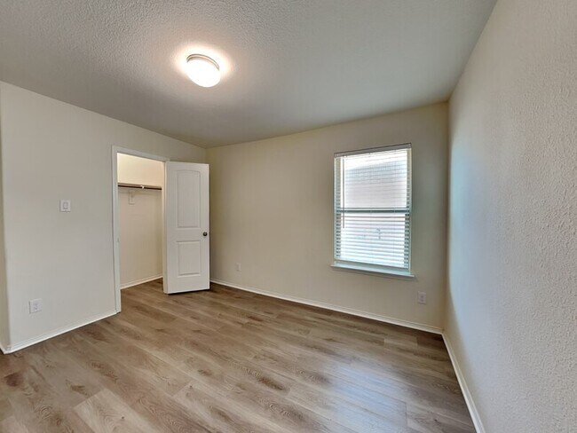 Building Photo - 316 Saguaro Dr
