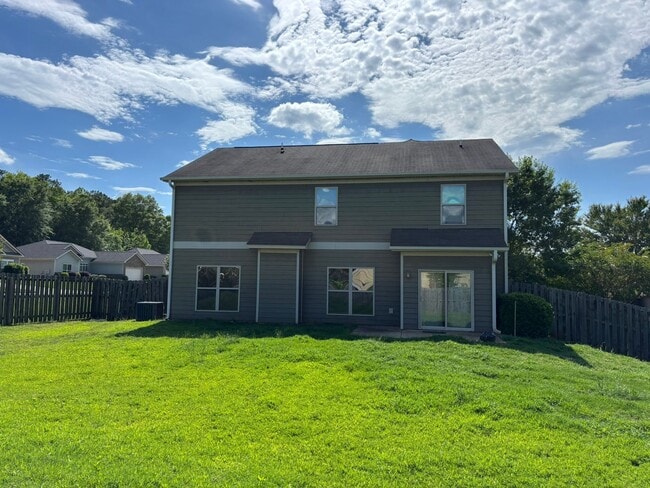 Building Photo - Gorgeous 4 Bedroom 2 1/2 Bath in Fortson Ga .
