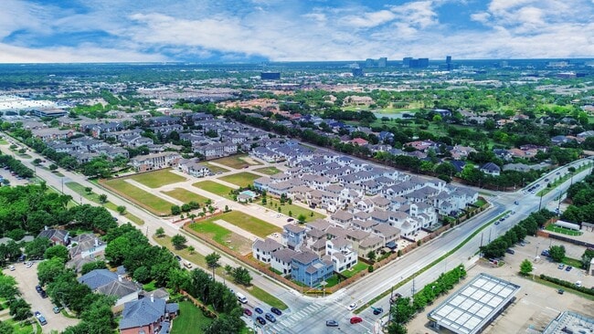 Building Photo - 12010 Royal Oaks Banner Wy