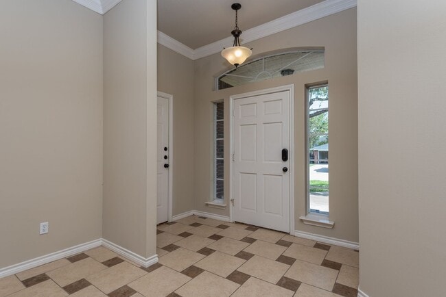 Building Photo - Beautiful 4 Bed, 2 Bath in a Great Location!